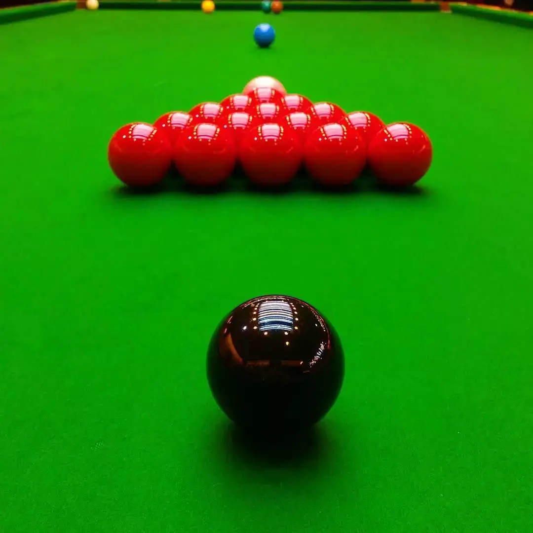 瑞恩·戴VS贺国强：2023斯诺克英格兰公开赛延期资格赛巅峰对决，谁能晋级？